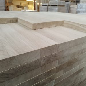 foto Treppenstufen Eiche massiv - Dicke 40 mm - durchgehende Lamellen - AB (5)